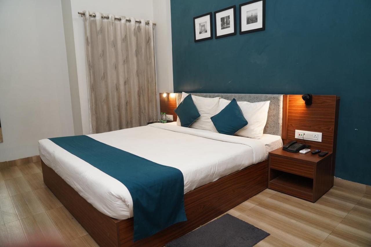Hotel Ballfin Indore Bagian luar foto