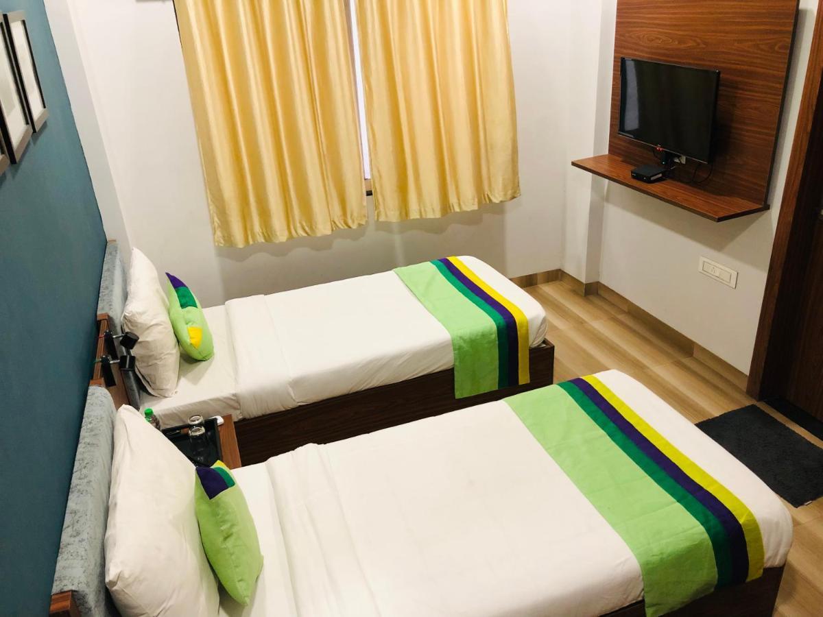 Hotel Ballfin Indore Bagian luar foto