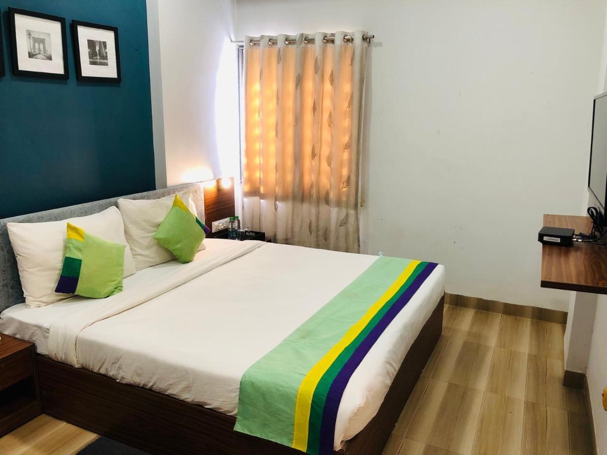 Hotel Ballfin Indore Bagian luar foto