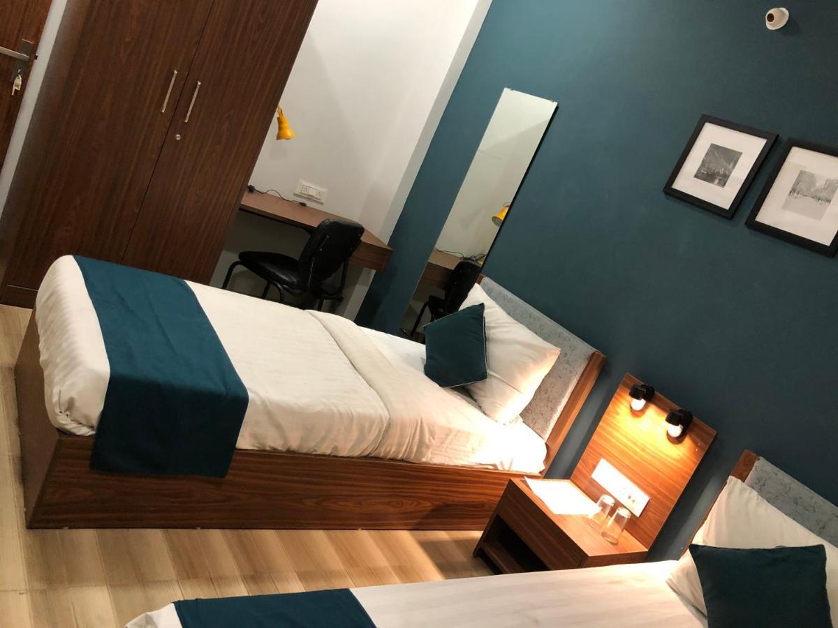 Hotel Ballfin Indore Bagian luar foto
